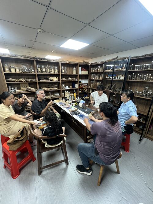 Latest company news about Greek Client Offline Visit: A Testament to Our Premium Agarwood Quality & Service