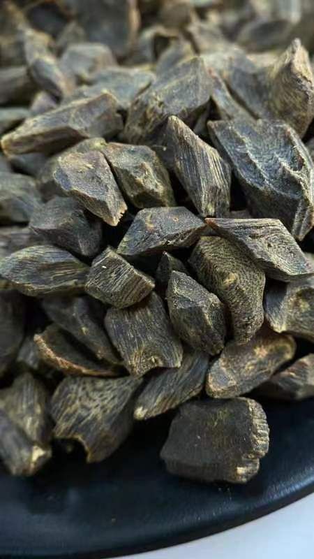 Quality Submersible Grade Qinnan Shreds Full Of Fat Oud Chips Agarwood Wood Chips factory