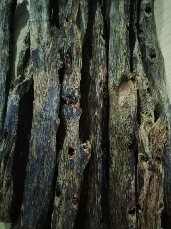 गुणवत्ता न्हा ट्रांग वियतनाम ओयूडी अगरवुड पृथ्वी की पुरानी सामग्री तेल से भरे यादृच्छिक आभूषण कारखाना