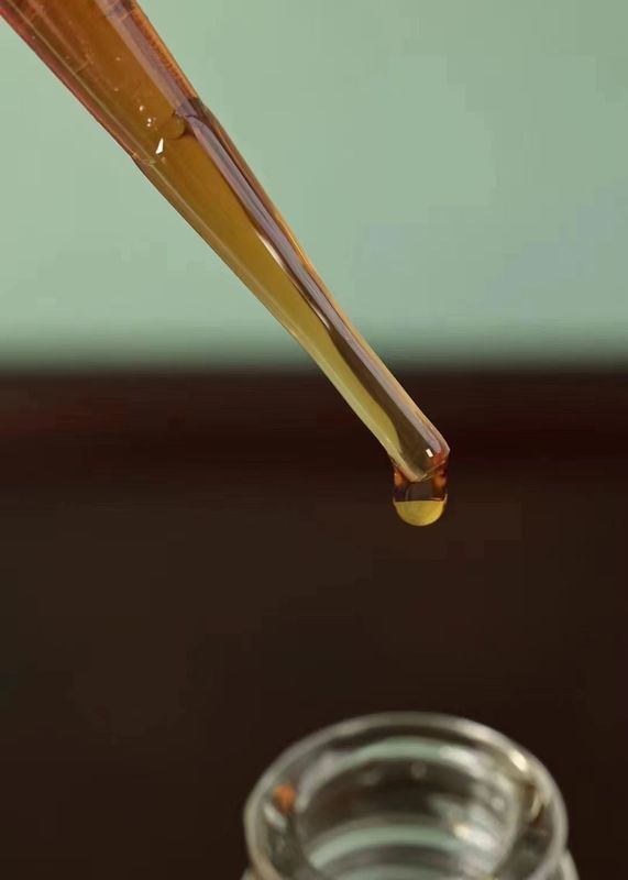 Quality Aromatherapy Perfume Distillation Agarwood Essential Oil Calms Nerves Pure Natural factory