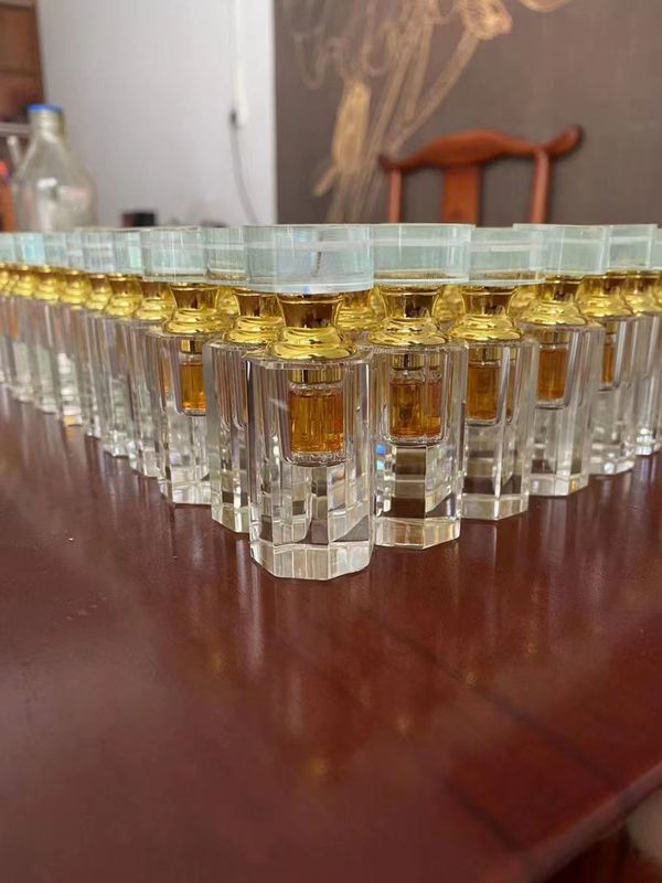 Qualità 100% Olio essenziale di Oud naturale Saturato Puro Dew stile Huian Puro olio di Oud fabbrica
