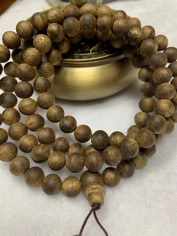 Quality Square Agarwood Meditation Beads Durable Natural Scented Prayer Mala Beads for Spiritual Healing and Mindfulness Practice factory