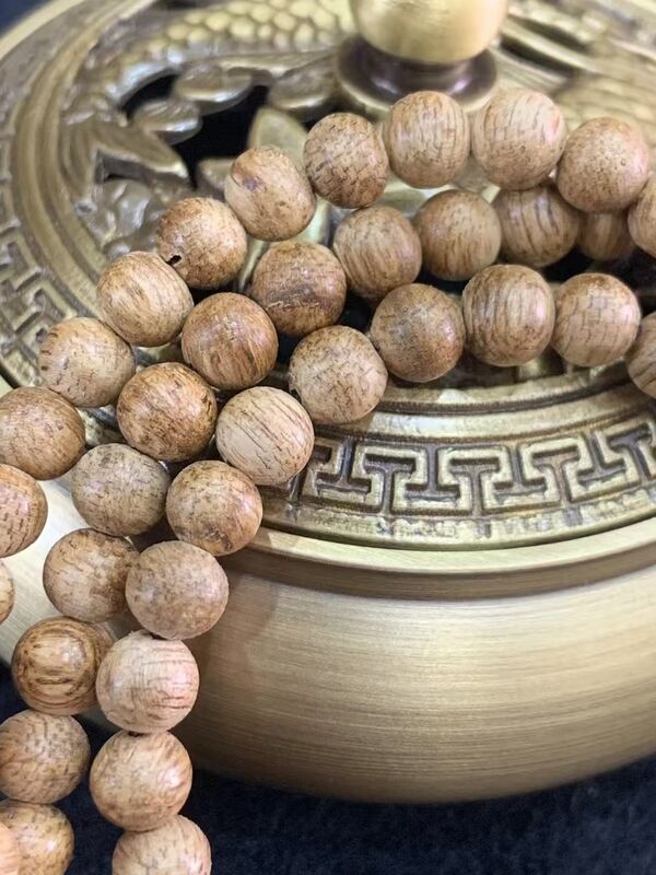 Quality Dark Brown With Natural Wood Grain Natural Agarwood Rosary Durable Resistant To Wear Ideal For Meditation Prayer And Spiritual factory