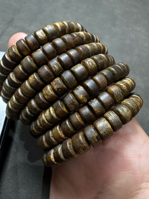 Quality Natural Agarwood Beads Handmade Aromatic Prayer Beads Suitable for Meditation and Spiritual Practices factory