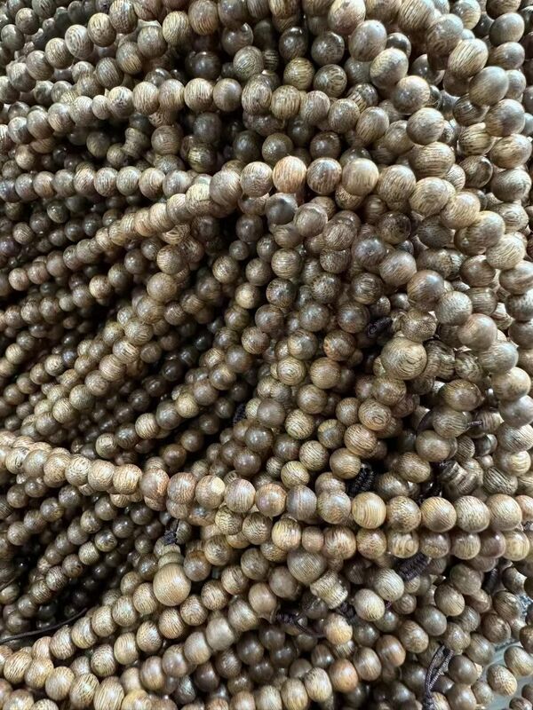 Quality Authentic Agarwood Beads Strung for Prayer Meditation and Mindfulness Practices with Natural Aroma factory