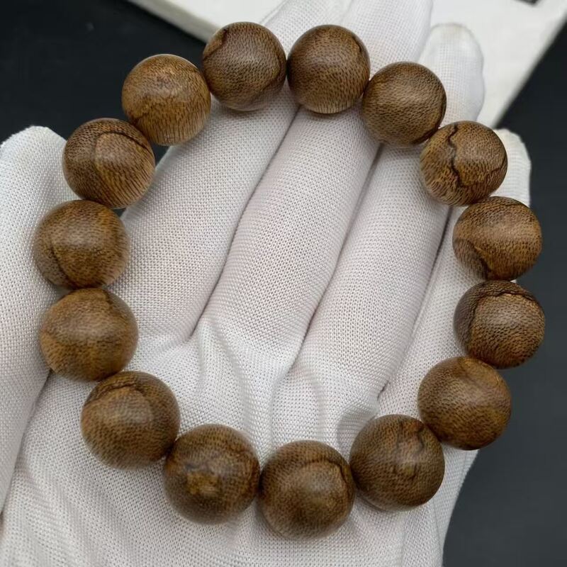 Quality Natural Agarwood Beads Handmade Aromatic Prayer Beads Suitable for Meditation and Spiritual Practices factory