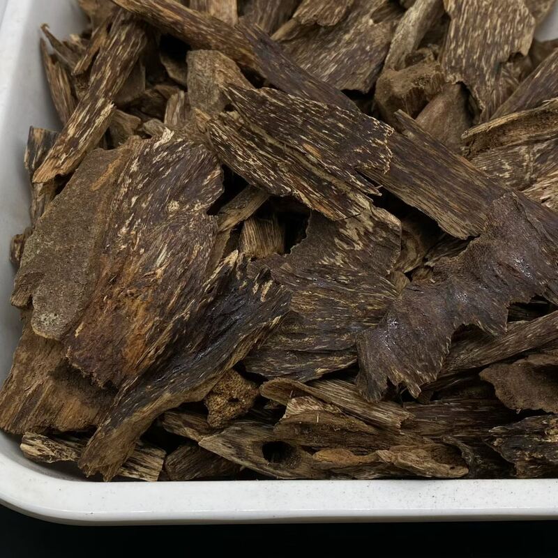 Qualidade High grade OUD Agarwood natural fragrant wood chips used in perfume incense and traditional aromatic product manufacturing fábrica