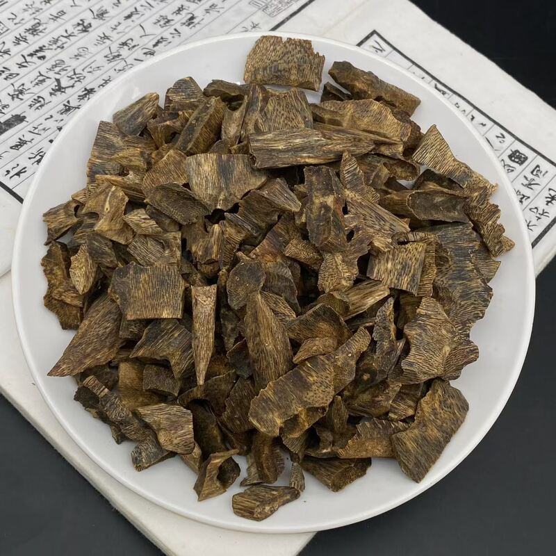 Quality Natural OUD Agarwood wood pieces and extracts suitable for high end perfume manufacturing and aromatic product development factory