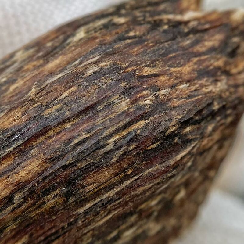 Quality Authentic OUD Agarwood natural aromatic wood chips designed for perfume industry incense production and wellness products factory