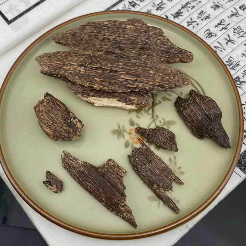 Quality Natural OUD Agarwood resin rich wood pieces and oil extracts perfect for luxury fragrance creation and aromatic product factory