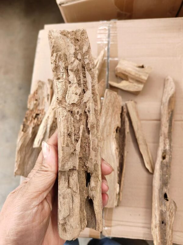 গুণমান Authentic OUD Agarwood aromatic resin perfect for in luxury perfume formulations and traditional scent products কারখানা