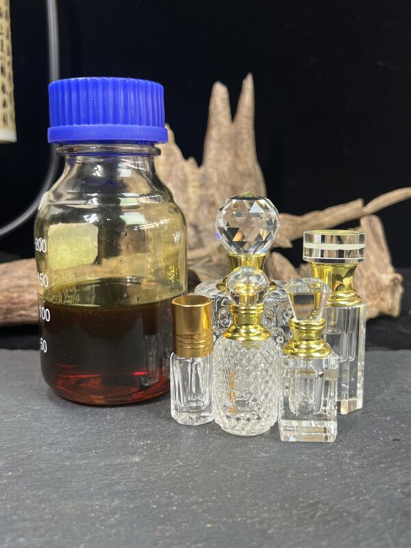 Quality Budget Version Ancient Water Distilled Insect Eye Natural Agarwood Oil Pure Grade factory
