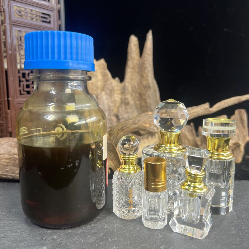 品質 CO₂ Supercritical Fermented Agarwood Essential Oil 10.1 (Middle Eastern Style) 工場