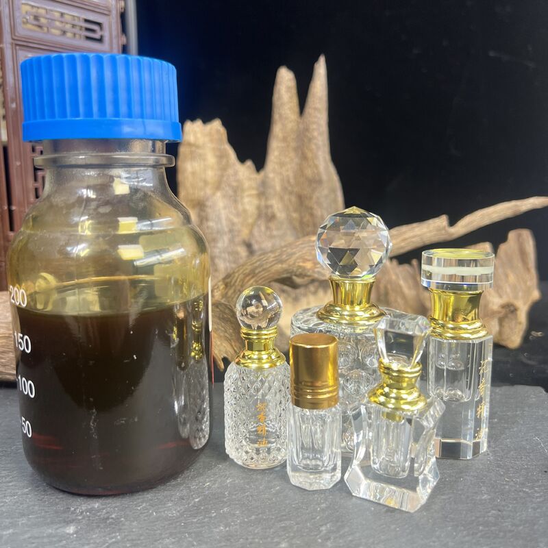 Quality Fermented Agarwood Essential Oil 10.3 CO2 Supercritical Middle Eastern Style factory