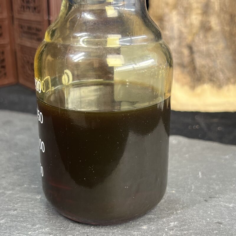 Quality CO2 Supercritical Fermented Agarwood Essential Oil 10.5 Middle Eastern Style factory
