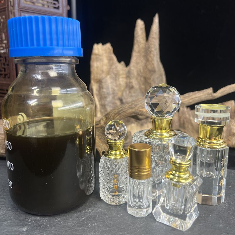 Quality CO2 Supercritical Fermented Agarwood Essential Oil 10.5 Middle Eastern Style factory