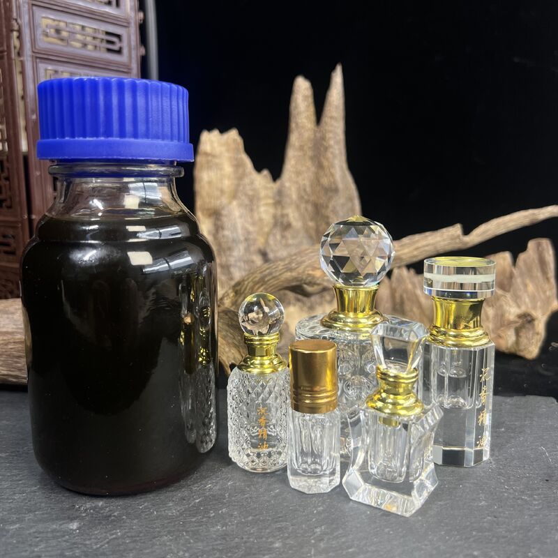 Quality Ancient Water Distilled Fire Eye Slice Agarwood Oil Natural Pure Essential factory