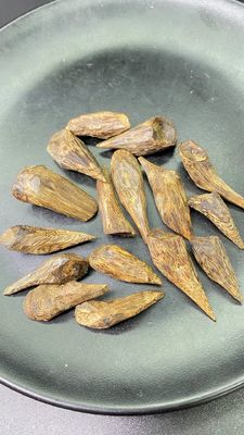 Chất lượng Qi Nan Agarwood Chunks Cốp gỗ Chiếc xe nhỏ treo nhà máy