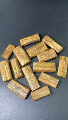 Kalite Doğal Beyaz Qinan Agarwood Ezilmiş Çiğ Ahşap Yaşlı Malzemeler Kaynar Su fabrika