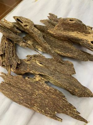 Kwaliteit 150 g Hainan Wild Agarwood Aloeswood Natuurlijke geskrapte zwarte olie Bulk Specerijen Insecten Authentiek fabriek