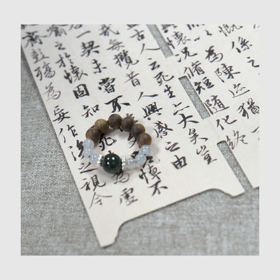 Qualità Agarwood Jade Ring Pietra naturale Effetto calmante Purificazione dell'aria fabbrica