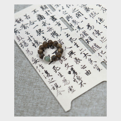 Qualità Agarwood Jade Ring Pietra naturale Effetto calmante Purificazione dell'aria fabbrica