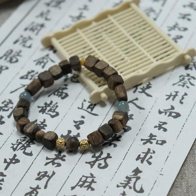 Kualitas Original Hand String Of Square Sugar Agarwood Merah Agate pabrik