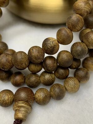 Quality Natural Agarwood Beads Crafted for Meditation and Spiritual Featuring Smooth Texture Long Lasting Aroma and Elegant Appearance factory