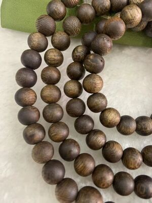 Quality Natural Agarwood Beads Crafted for Meditation and Spiritual Featuring Smooth Texture Long Lasting Aroma and Elegant Appearance factory