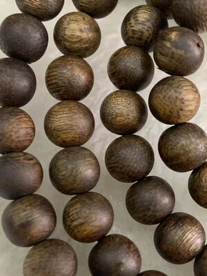 Quality Natural Agarwood Beads Crafted for Meditation and Spiritual Featuring Smooth Texture Long Lasting Aroma and Elegant Appearance factory