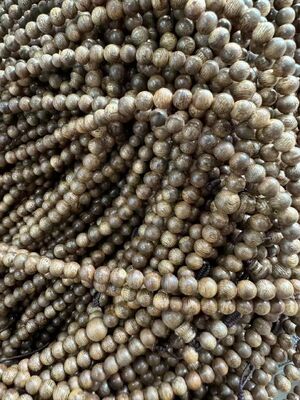 Quality Authentic Agarwood Beads Strung for Prayer Meditation and Mindfulness Practices with Natural Aroma factory