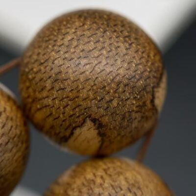 Quality Natural Agarwood Beads Handmade Aromatic Prayer Beads Suitable for Meditation and Spiritual Practices factory