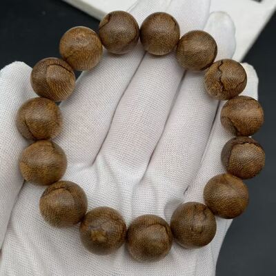 Quality Natural Agarwood Beads Handmade Aromatic Prayer Beads Suitable for Meditation and Spiritual Practices factory