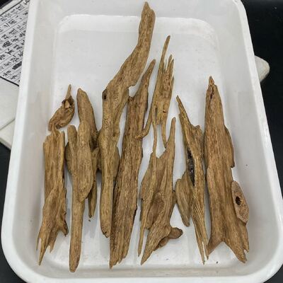 Quality Natural OUD Agarwood resin raw material for essential oil extraction perfume making and incense manufacturing industries factory