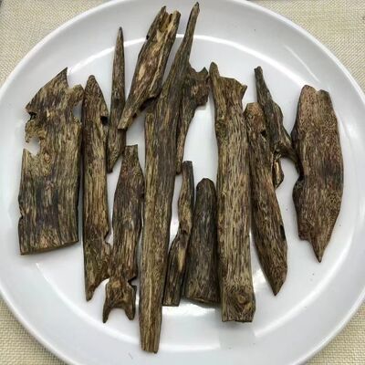 Quality Pure OUD Agarwood resin and wood pieces ideal for manufacturing luxury perfume incense and traditional aromatic blends factory