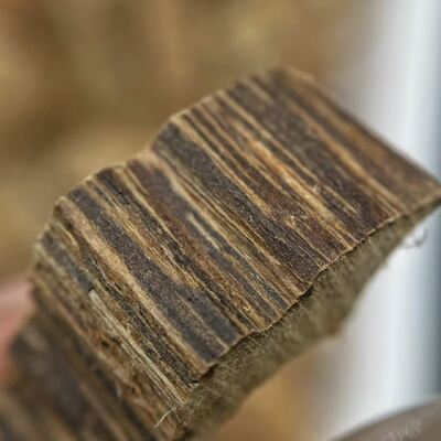 Quality Pure OUD Agarwood raw material ideal for essential oil extraction incense making and traditional medicine industries globally factory