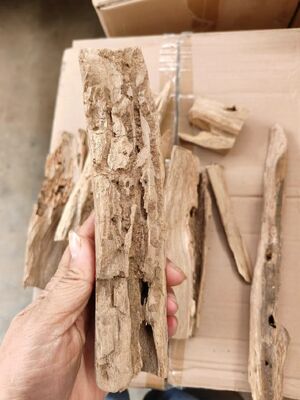 Quality Authentic OUD Agarwood aromatic resin perfect for in luxury perfume formulations and traditional scent products factory