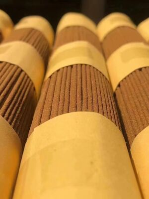Qualité Pure Agarwood Stick Handcrafted Incense Sticks with Rich Scent Perfect for Spiritual Practices Yoga and Home Fragrance usine