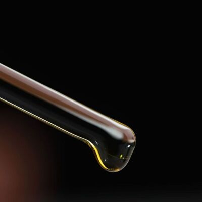 Quality White Kynam Supercritical CO2 Extraction Essential Oil Pure Natural Amber Grade factory