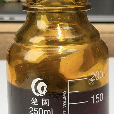 品質 CO₂ Supercritical Fermented Agarwood Essential Oil 10.1 (Middle Eastern Style) 工場