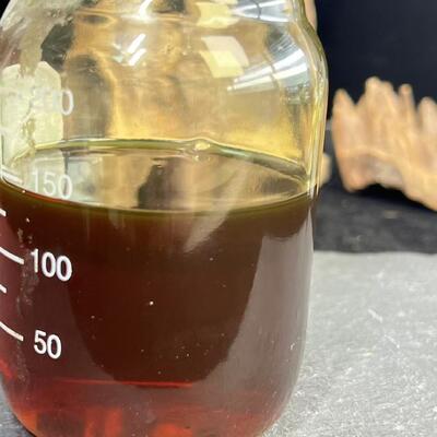 Quality White Kynam Supercritical CO2 Extraction Essential Oil Pure Natural Amber Grade factory
