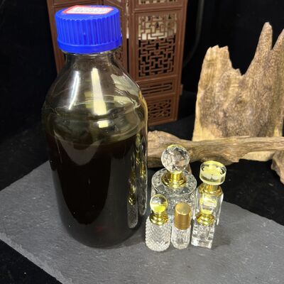 Quality Oud Essential Oil Supercritical CO2 Extraction Hainan Agarwood Pure Natural Grade factory