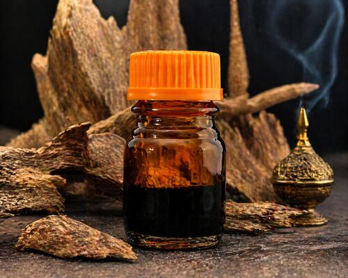 Quality Ancient Wild Insect Leak Agarwood Oil Natural Pure Distilled Calming Essential factory