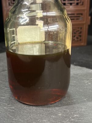 Quality Middle East Style Fermented Agarwood Oil Ancient Distilled Natural Aromatic factory