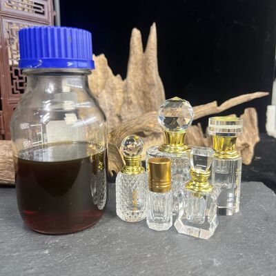 Quality Middle East Style Fermented Agarwood Oil Ancient Distilled Natural Aromatic factory